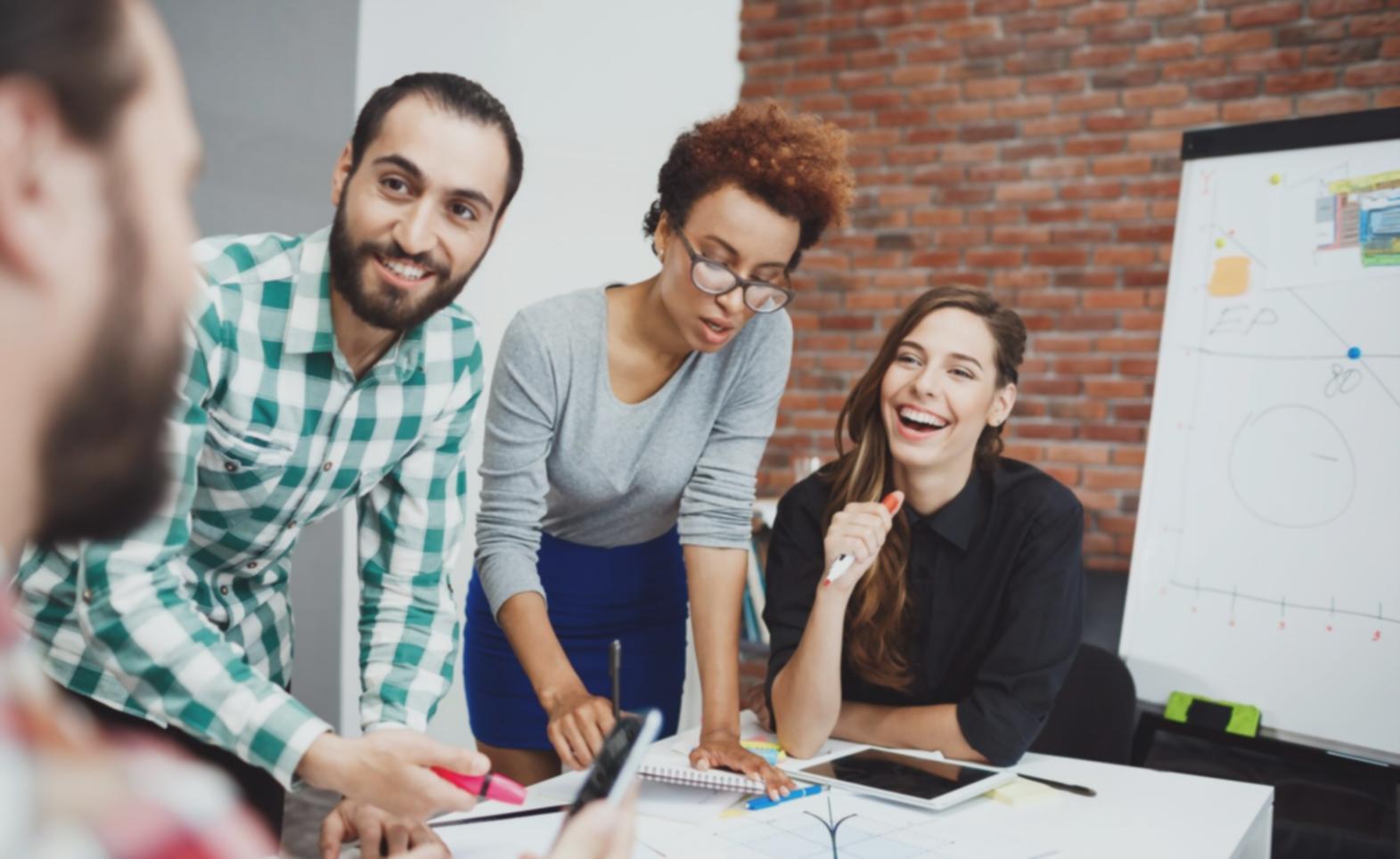 Finanzexperten bei der Besprechung innovativer Geschäftsmodelle